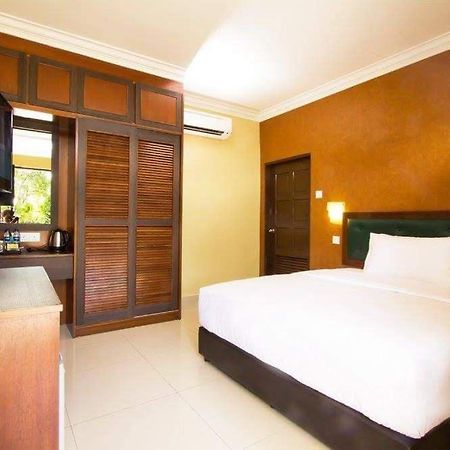 New Kesuma Villa Exclusive Stay Parit Raja Exteriör bild