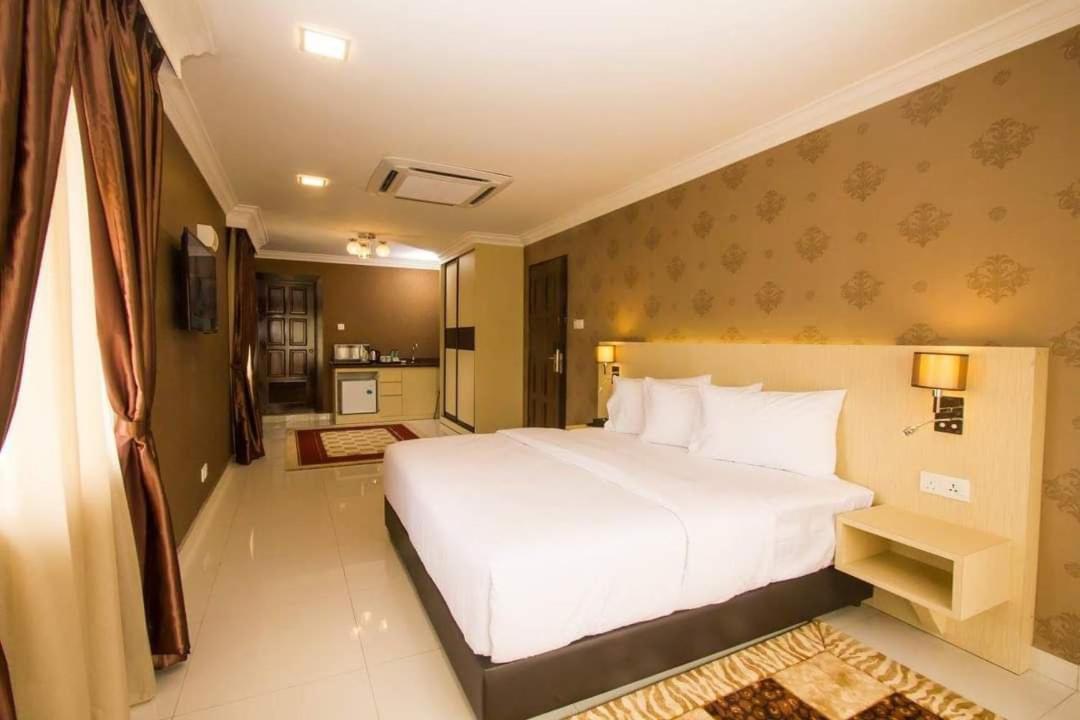 New Kesuma Villa Exclusive Stay Parit Raja Exteriör bild